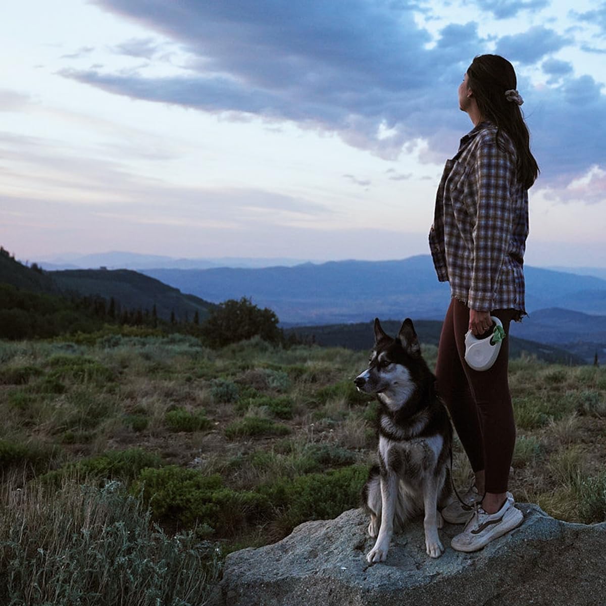 TUG Oval 360 ergonomic grip provides comfort on long walks.
