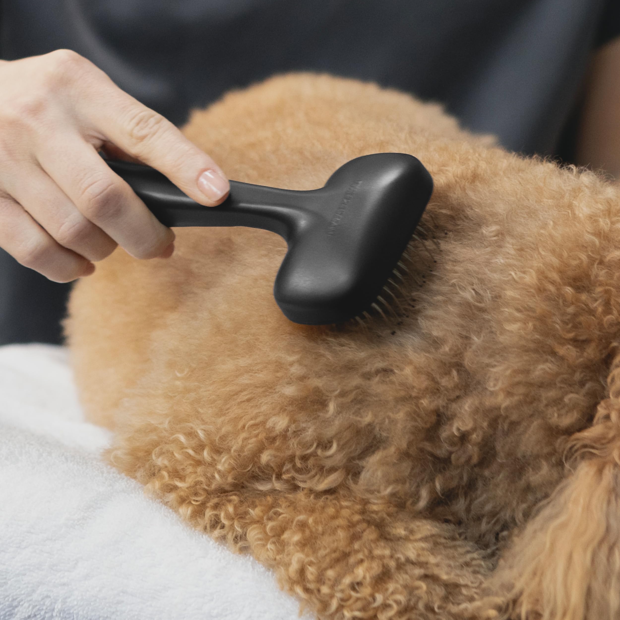 Tweezerman small-pets slicker brush with ergonomic handle for comfortable grooming