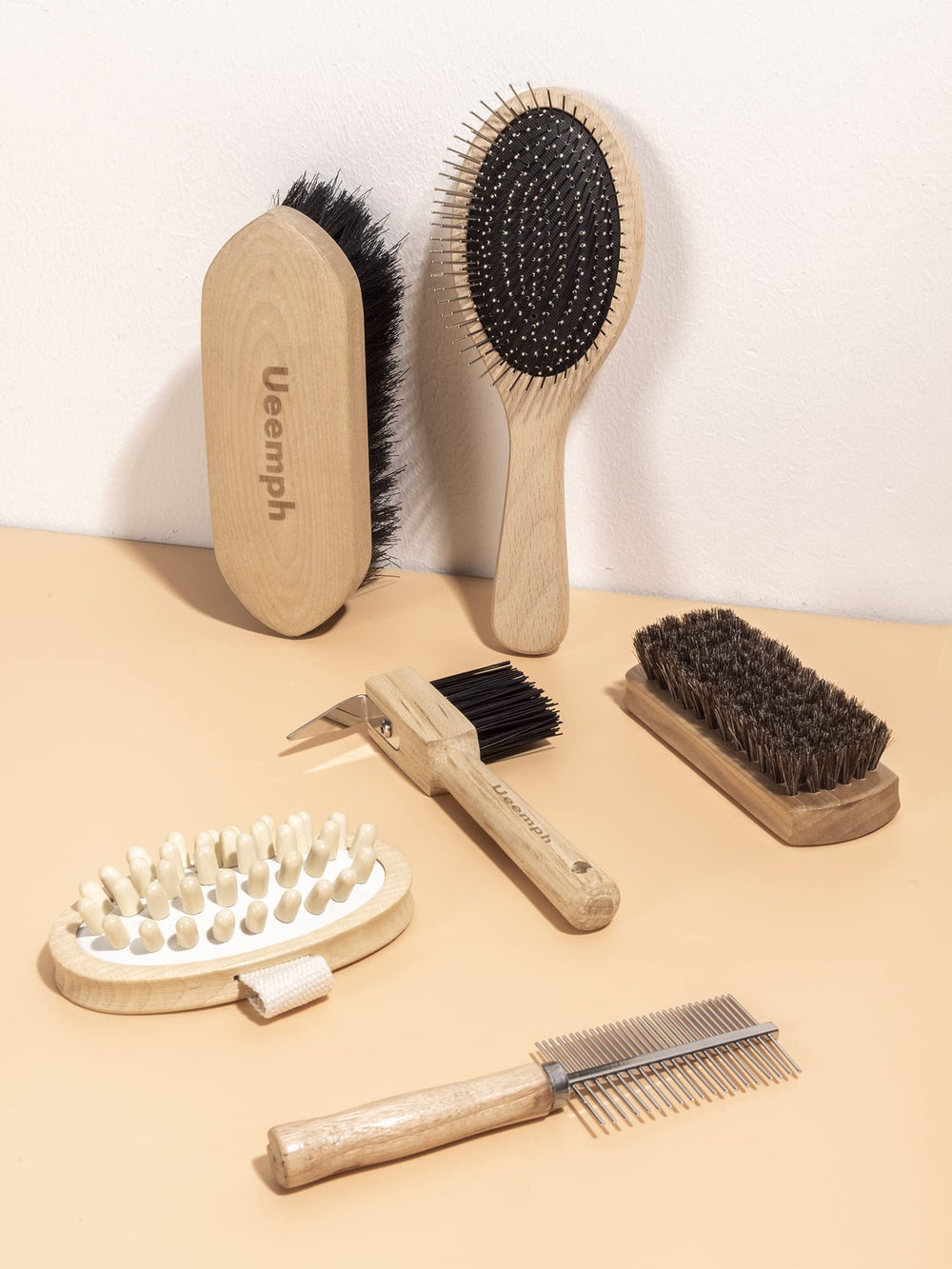 Ueemph grooming sponge for effective cleaning during sessions