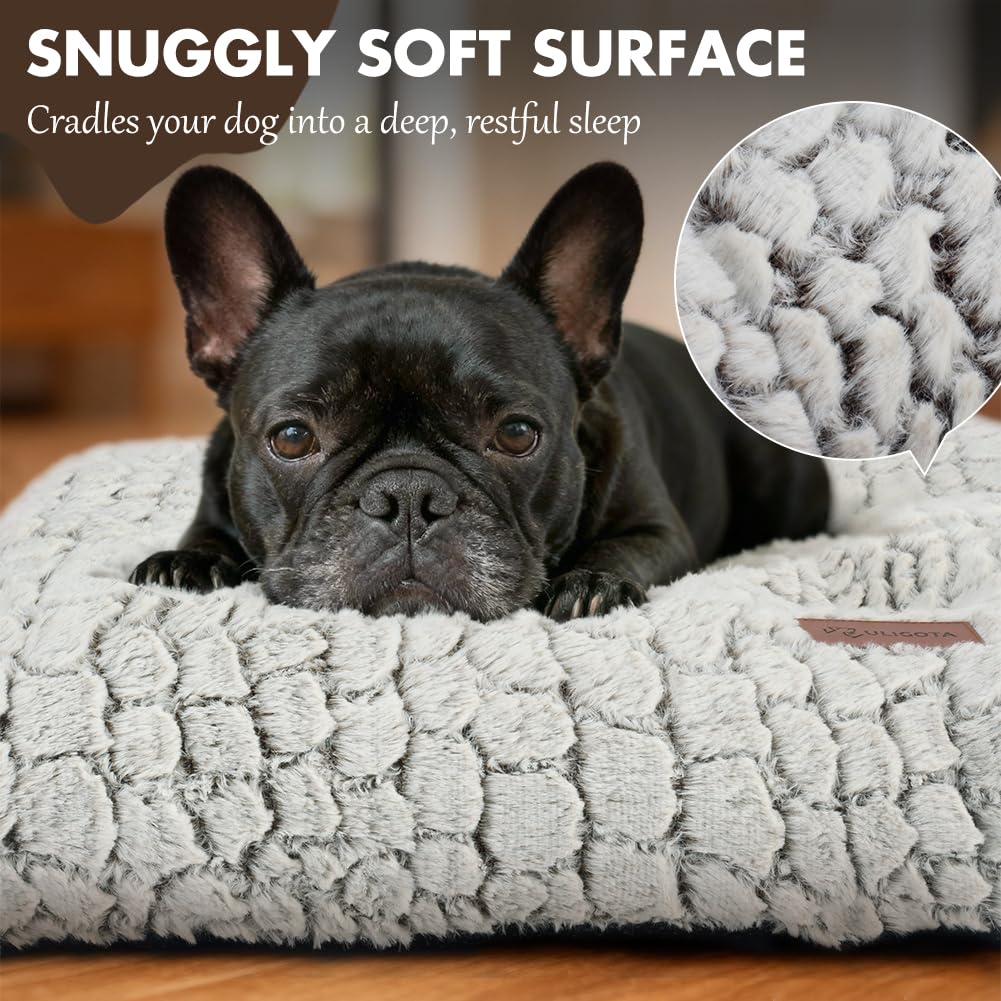 ULIGOTA crate pad shows waterproof bottom protecting floors and crates.