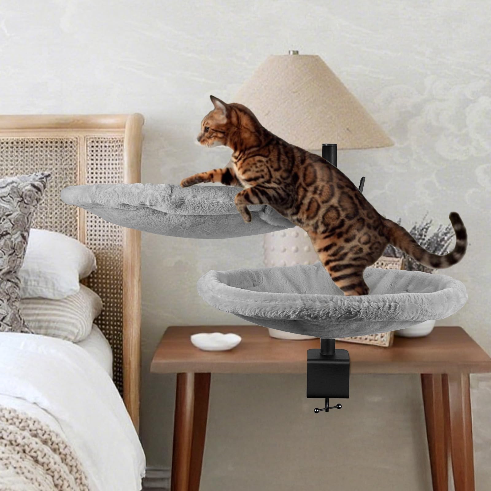 Unidevice heavy-duty metal frame supporting two cats with stable construction