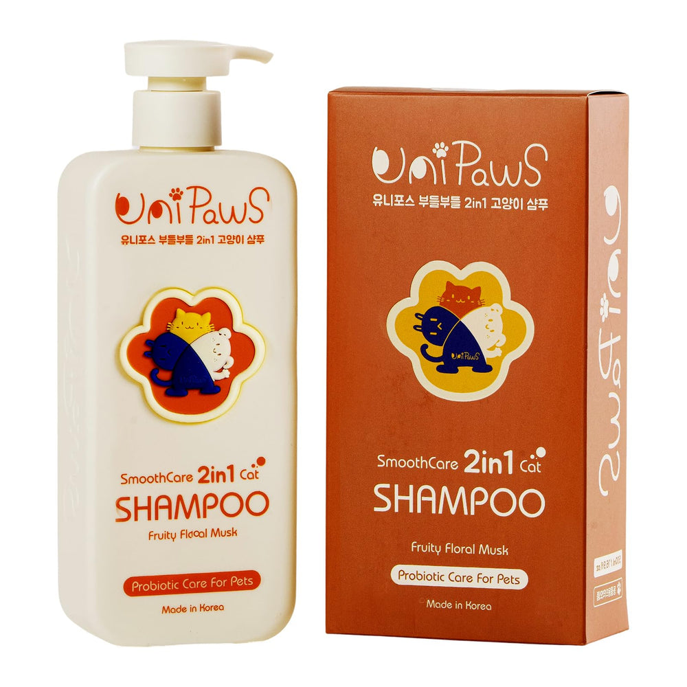 UNIPAWS Cat Shampoo & Conditioner 2-in-1 bottle front promotes a soft, shiny coat.