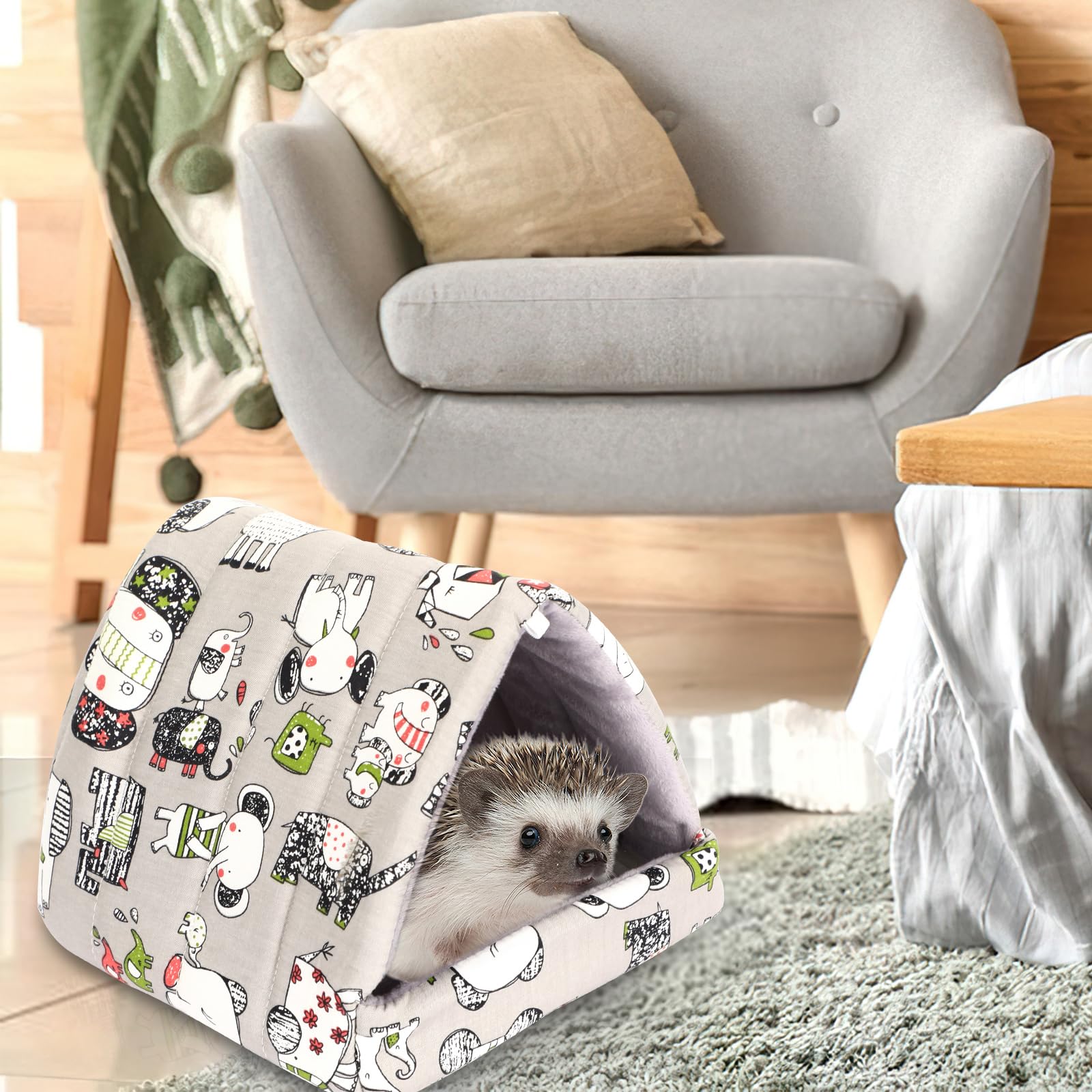 UPINS guinea pig bed machine-washable fabric for easy care between adventures.