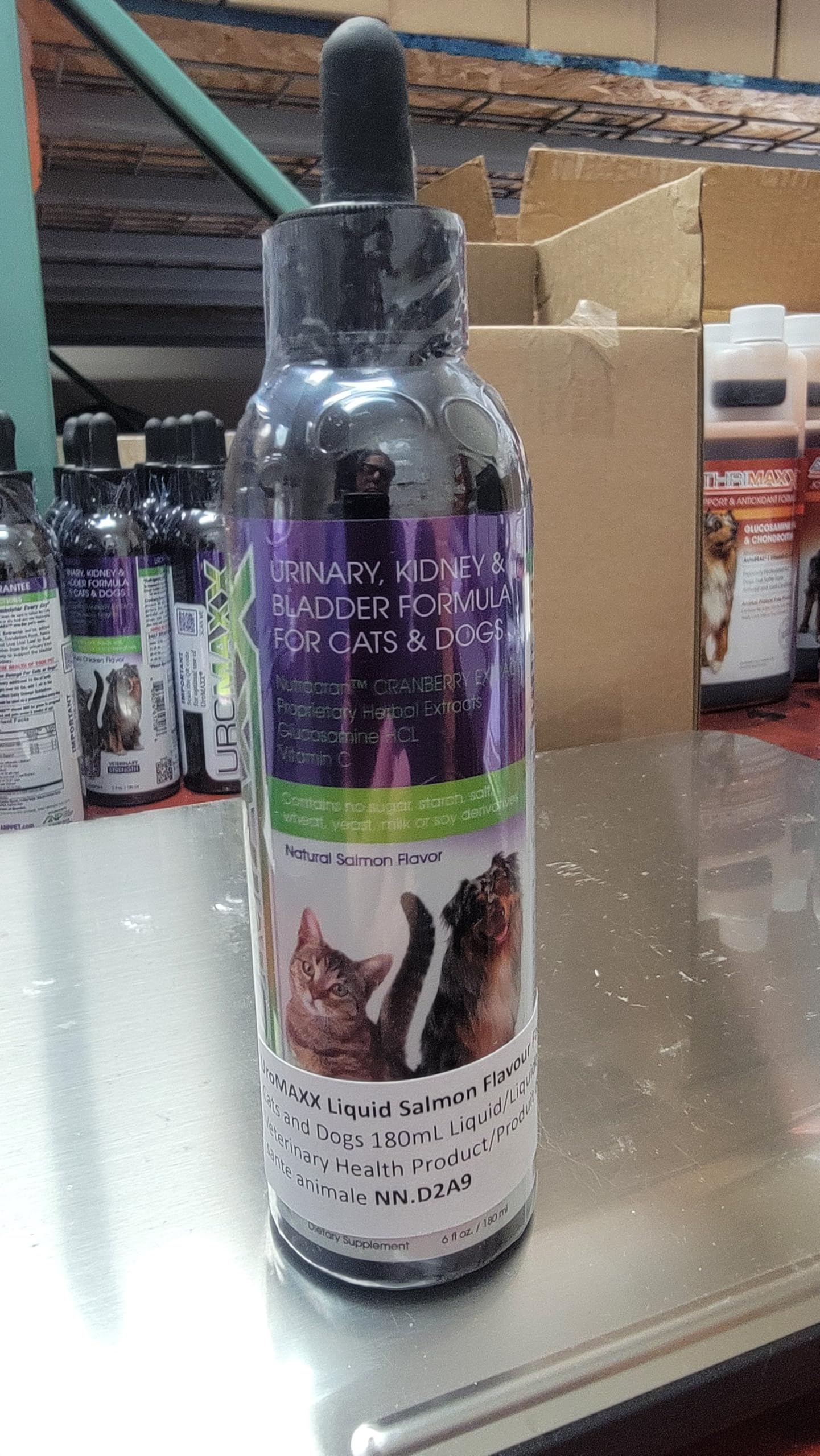 UroMAXX all-ages breeds usage depicts suitability for dogs and cats.