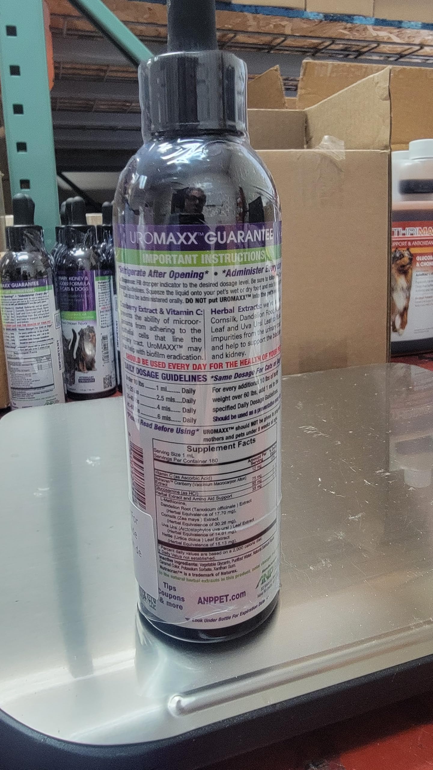 UroMAXX antioxidant formula closeup communicates natural ingredients.