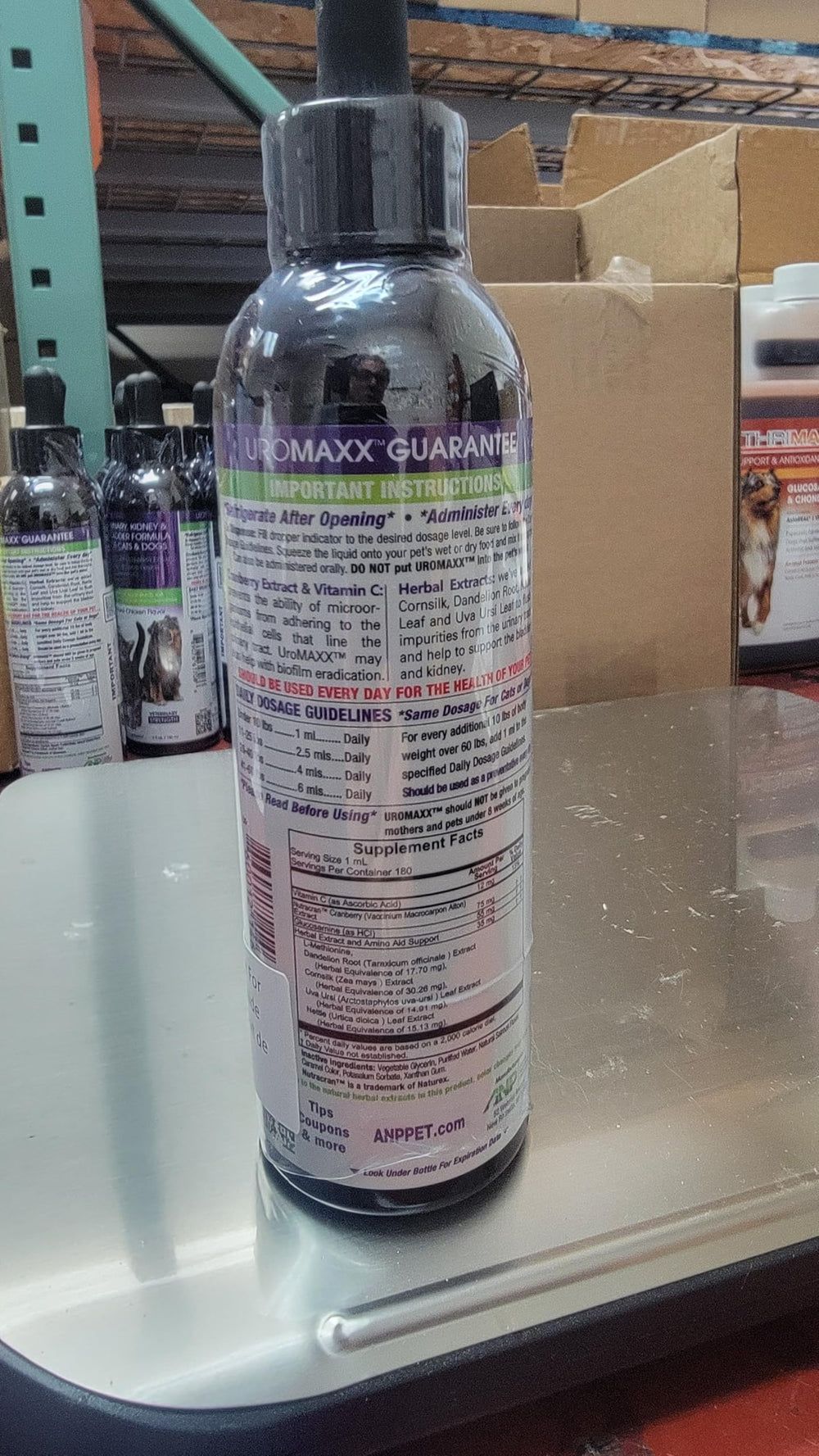 UroMAXX antioxidant formula closeup communicates natural ingredients.