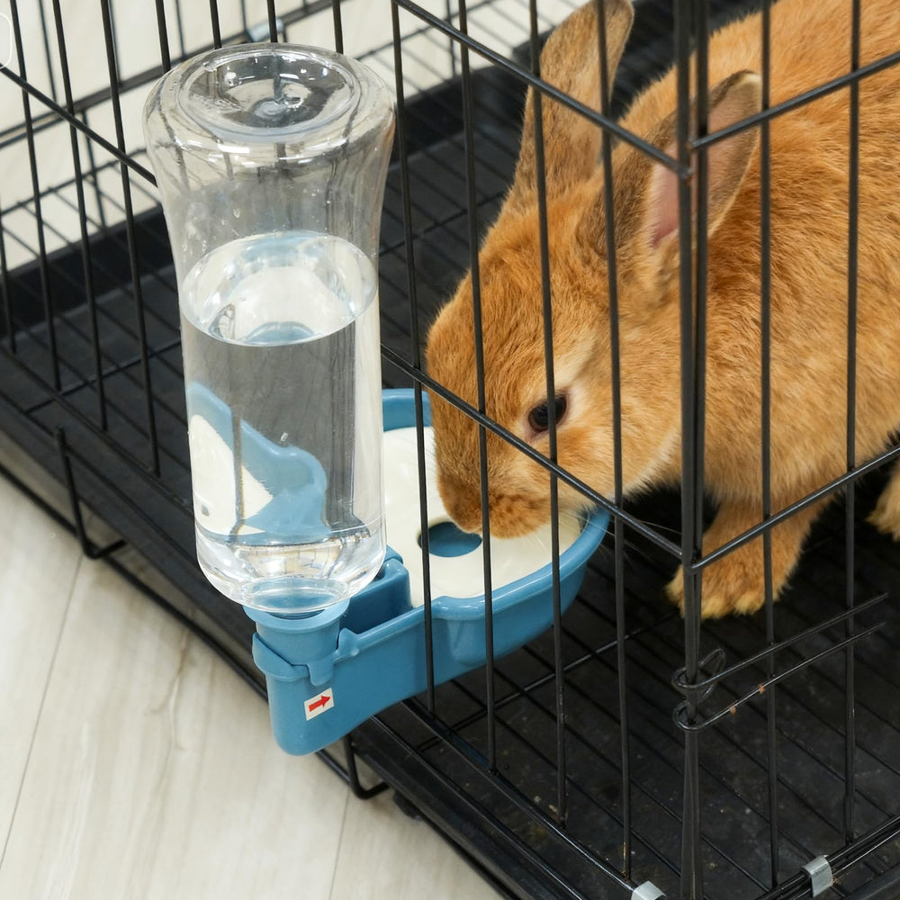 Vannon 23oz bottle provides steady hydration for small pets.