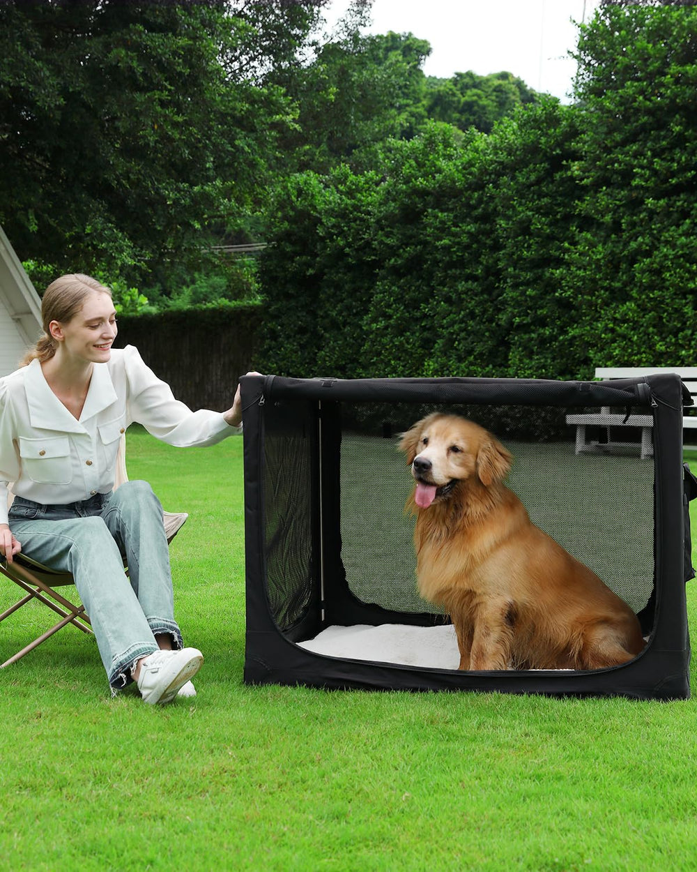 Veraste crate interior spacious for large dogs up to 90 lbs during trips