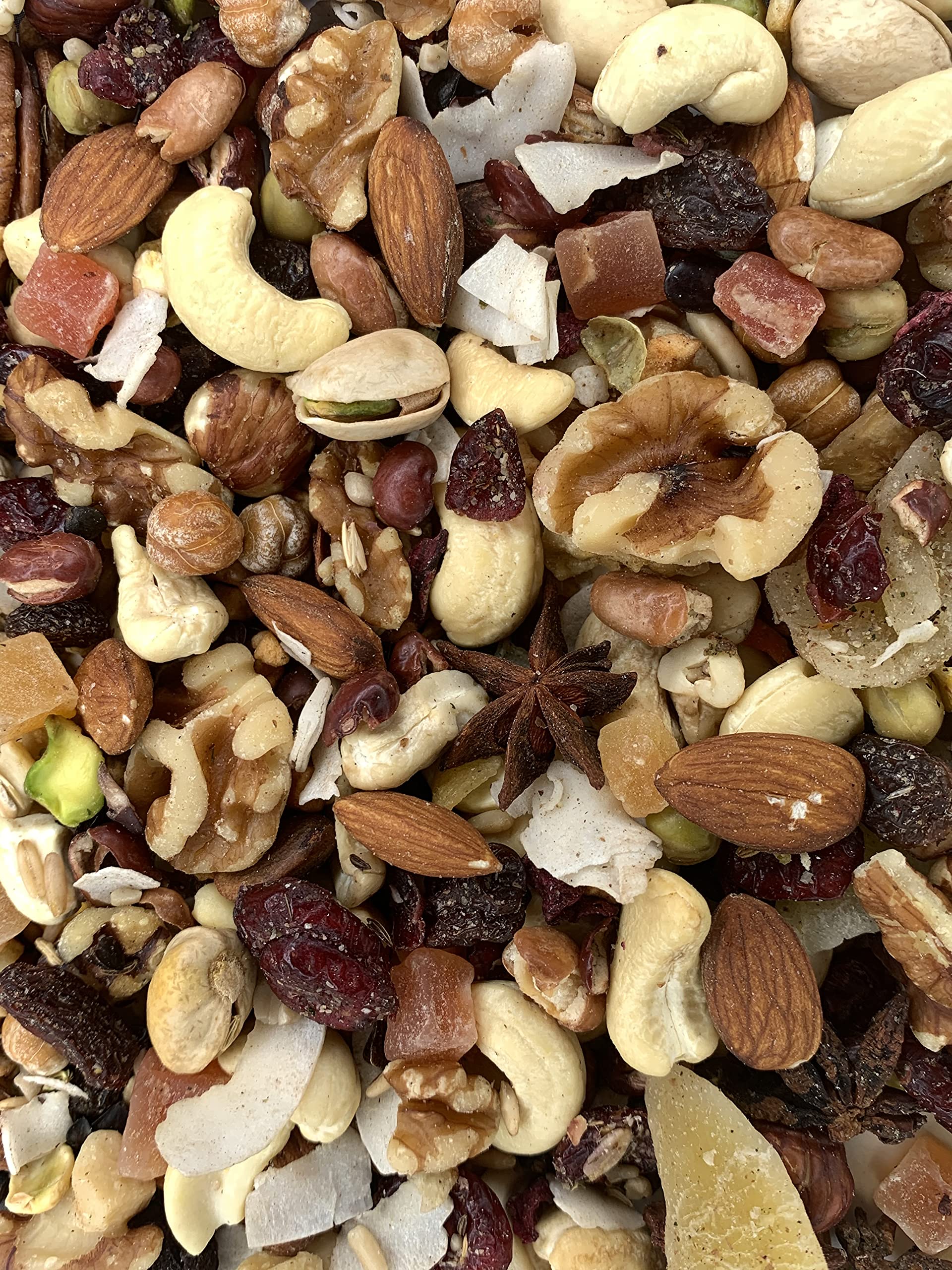 Versele-Laga Bonita Nut Treat Mix ingredients image highlights varied foraging-friendly mix.
