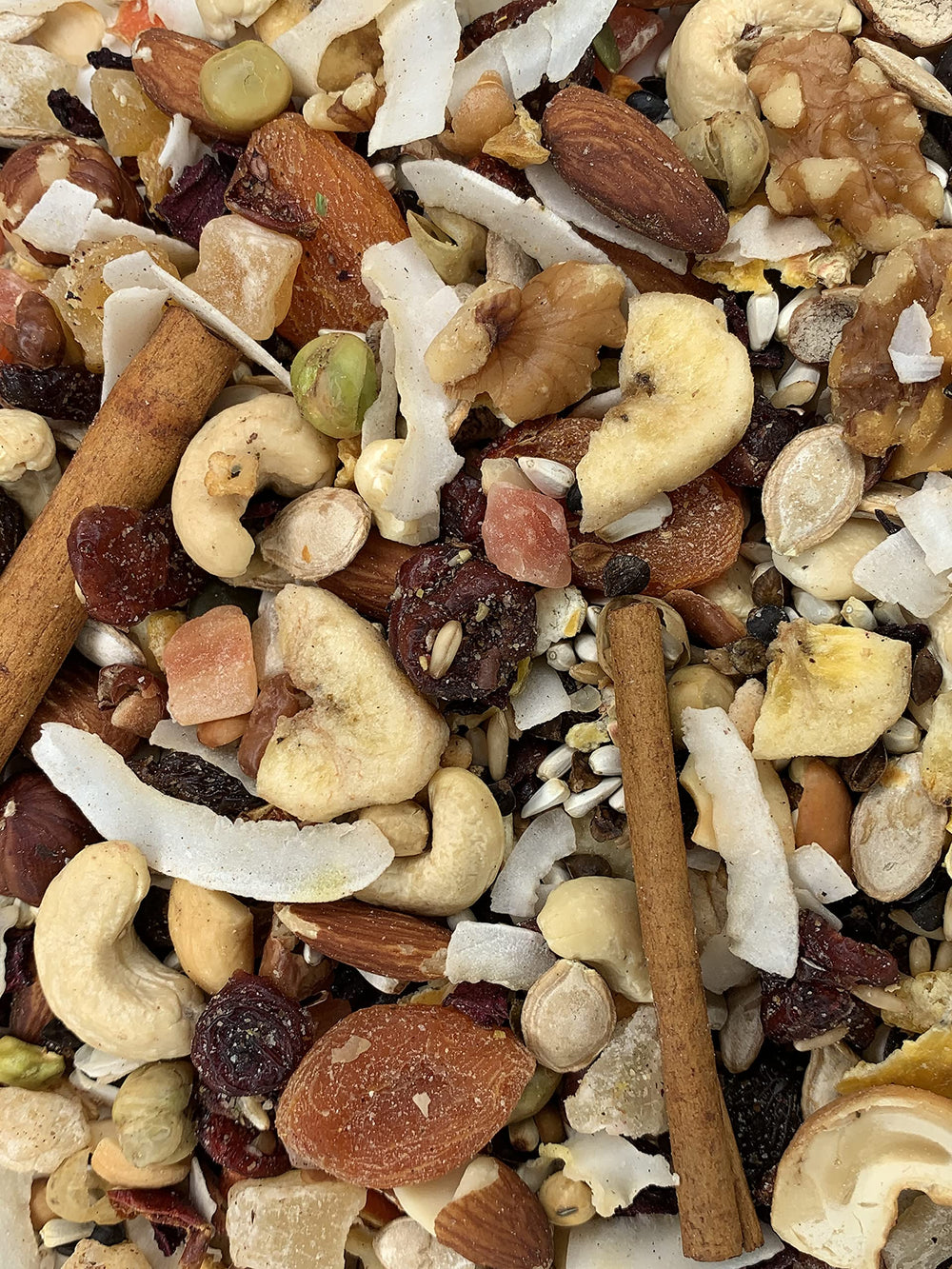Versele-Laga VL Goldenfeast Madagascar Blend in action at a sunny feeder enriching feeding
