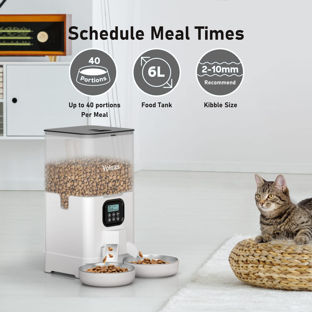 Voluas 6L kibble dispenser highlighting large capacity for daily feeding.