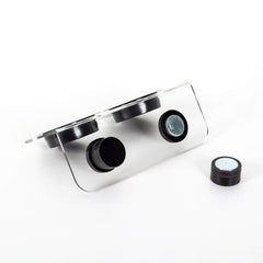 WACOOL acrylic gecko feeding ledge provides a safe feeding surface.