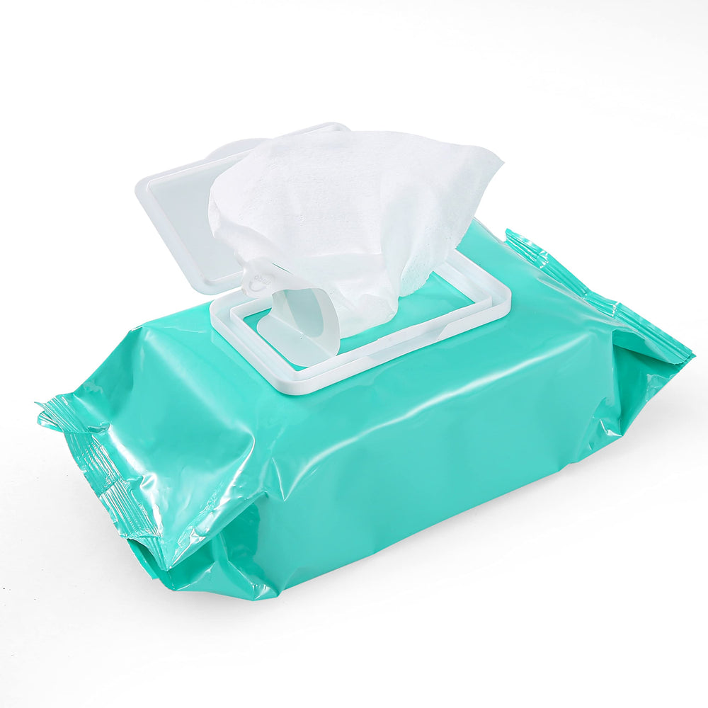 Wags & Wiggles wipes for folds and body; soft texture lifting dirt without tearing.