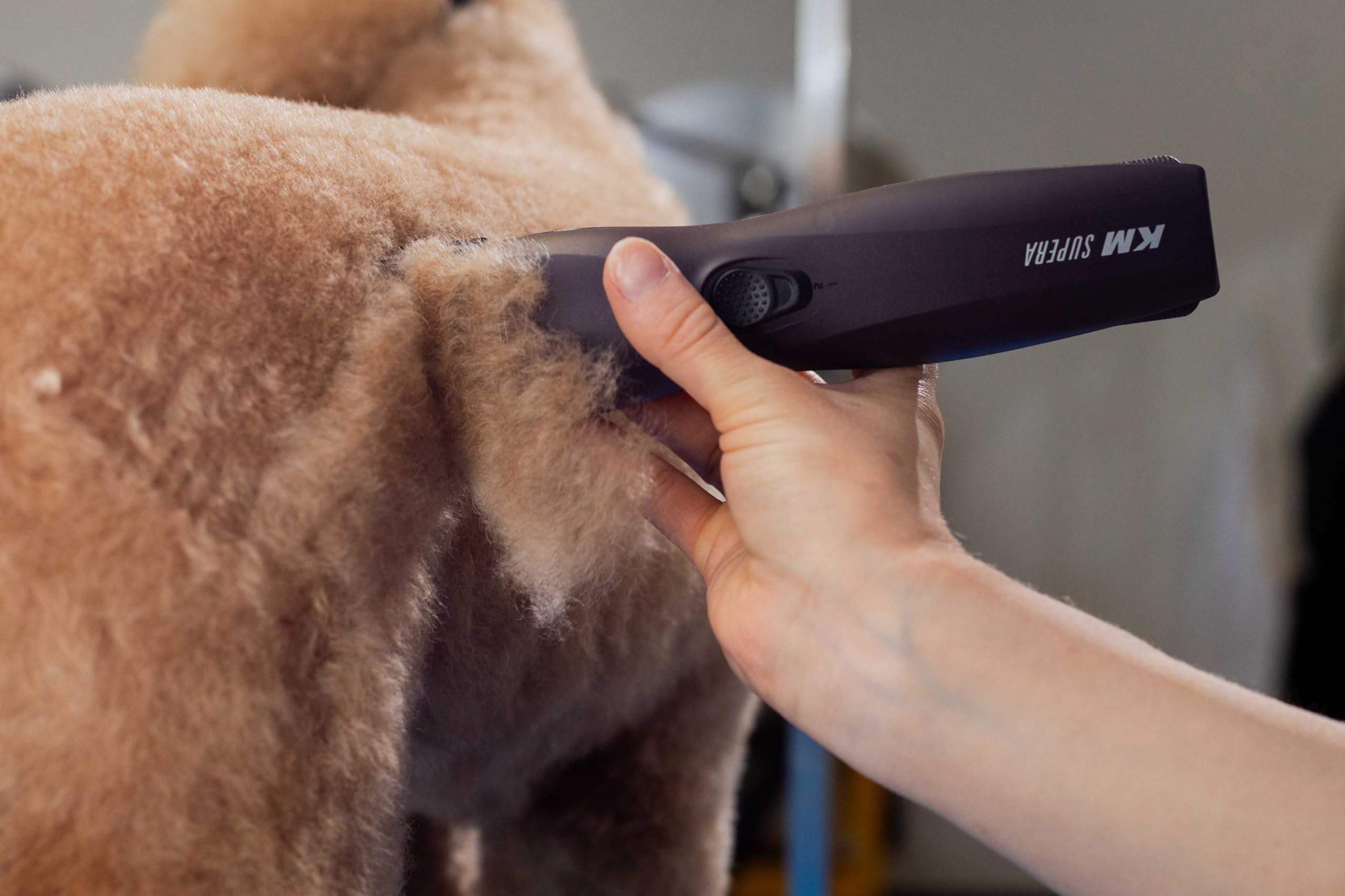 Wahl Pro Animal KM Supera cordless grooming tool for uninterrupted sessions.