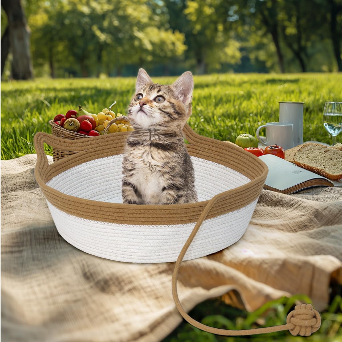 WEAVELYRICS round pet bed suited for sofas or beds