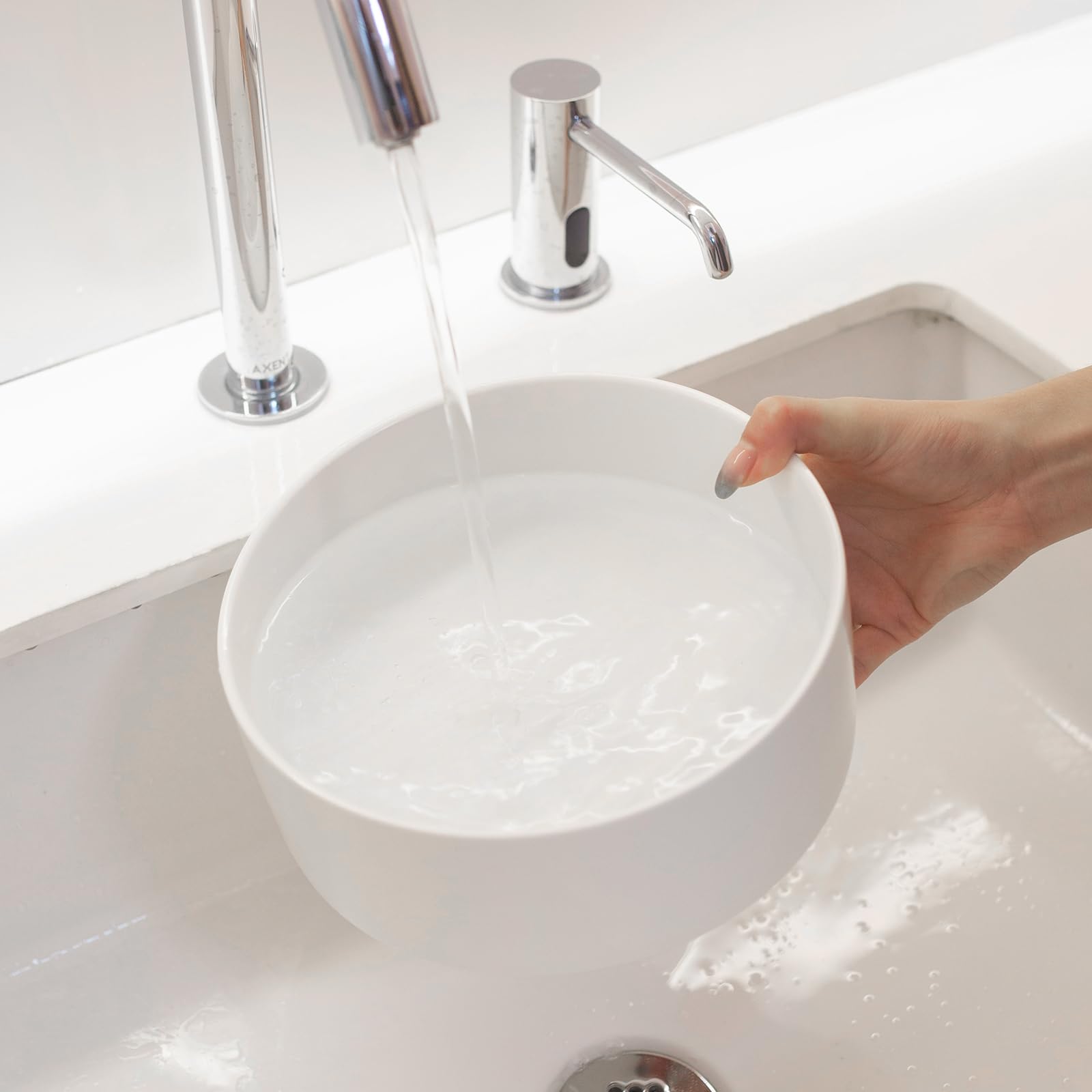Welloyed heavy duty ceramic dog bowl adds stability and durability
