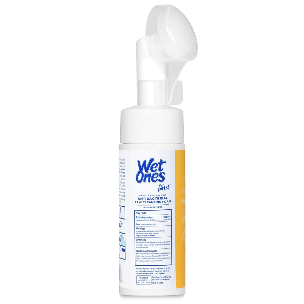 Wet Ones for Pets easy one-hand use simplifies post-walk cleanup