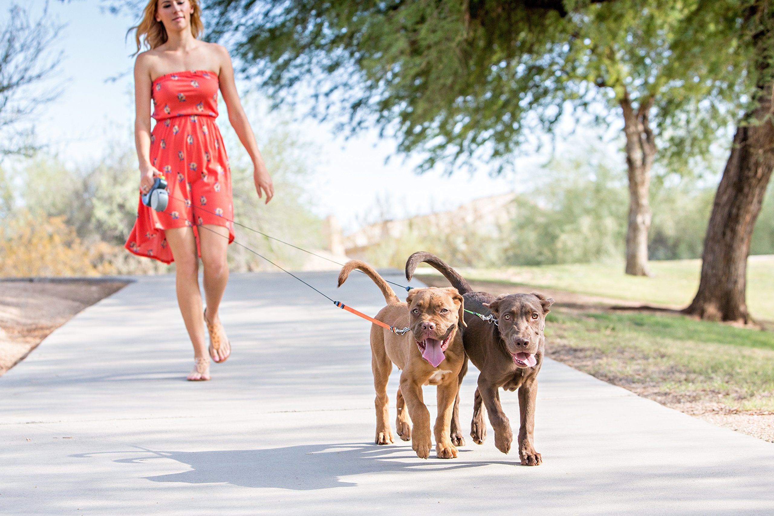 WIGZI gel handle provides a comfy grip for longer, controlled walks.