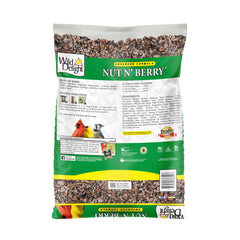 Pistachios in Wild Delight Nut N' Berry attract diverse birds