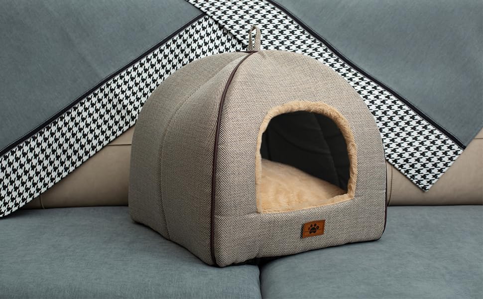 WINDRACING Cat Bed Machine-washable pads simplify cleaning and care.