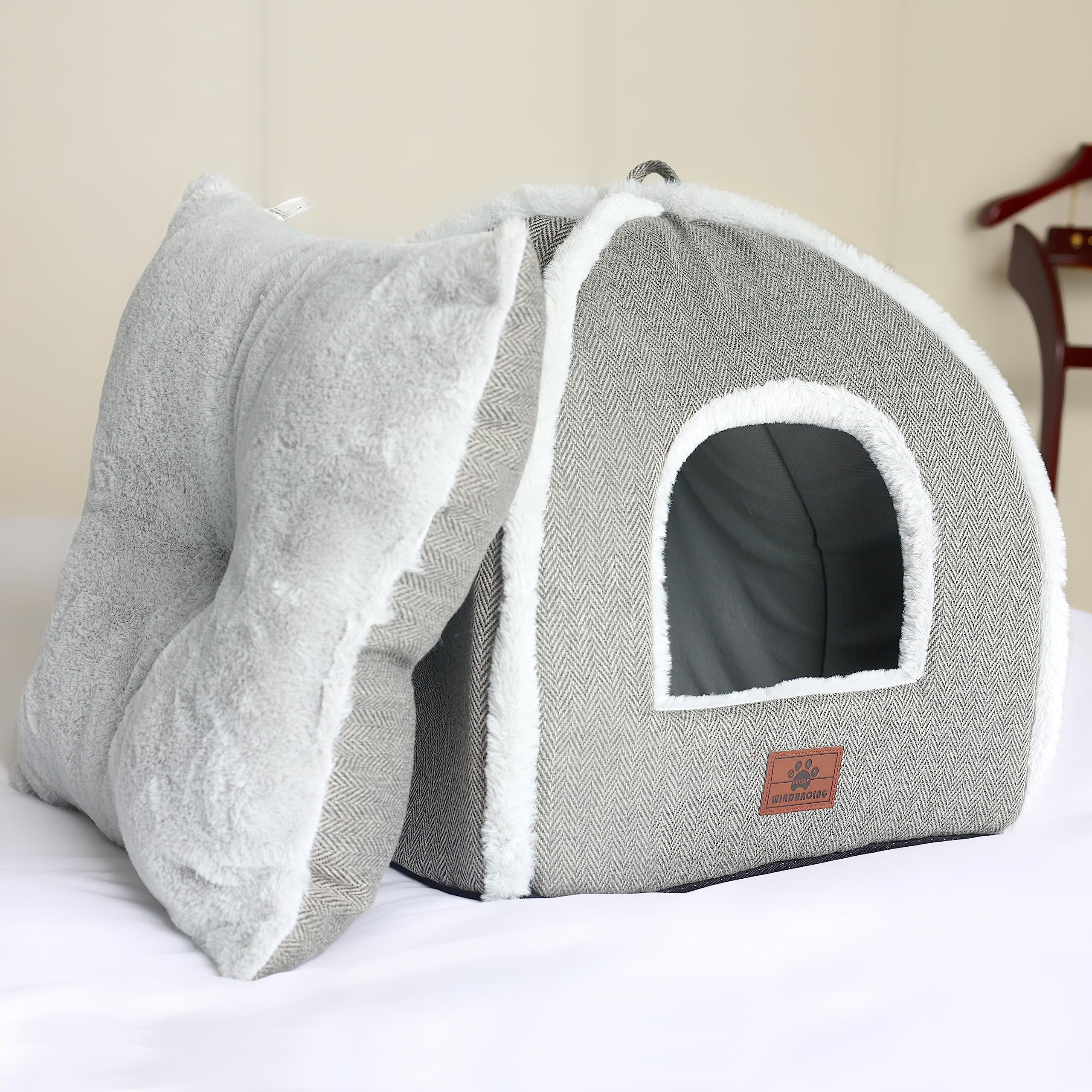 WINDRACING cat bed soft fur interior keeps cats warm.