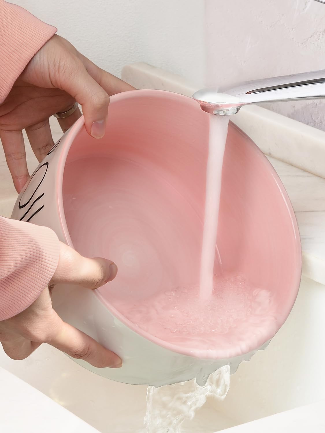 WoofinPets microwave-safe bowl supports quick meal warming.