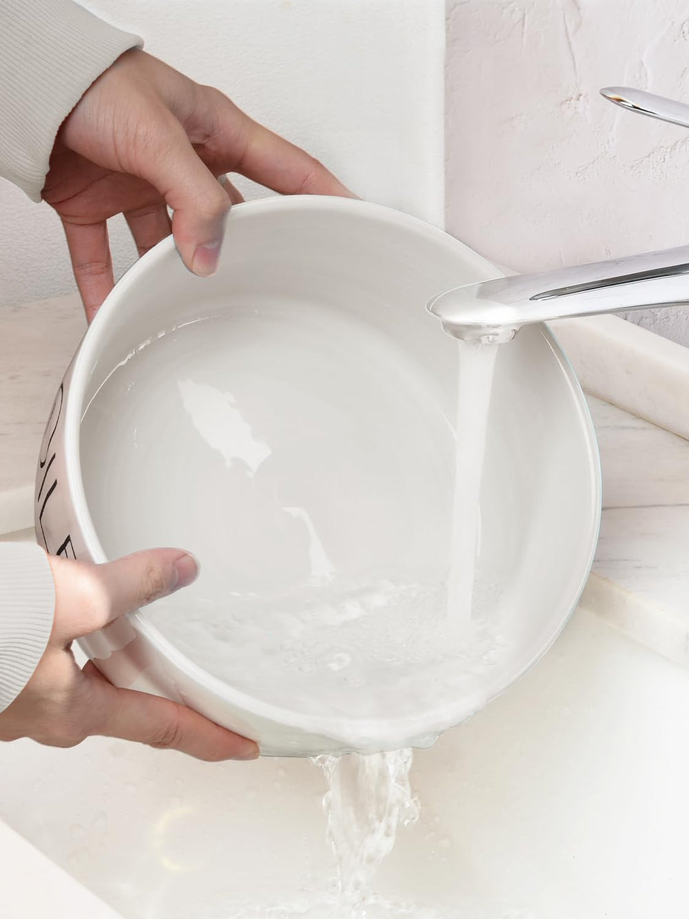 WoofinPets white ceramic surface is smooth and easy to clean.