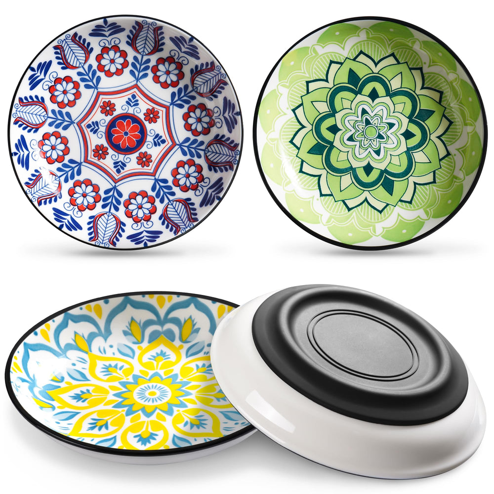 WROSWT non-slip cat bowl with silicone base prevents sliding during meals.