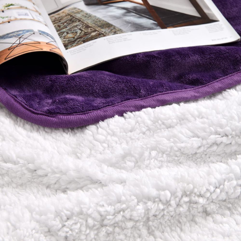 Yaning 220gsm flannel provides soft surface on both sides.