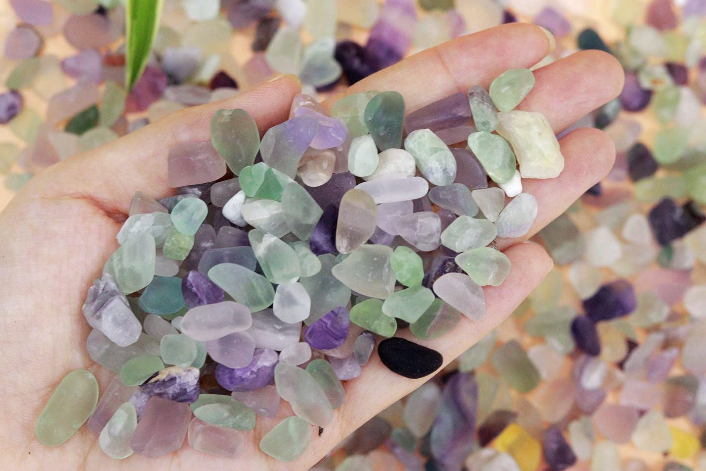 YATOJUZI natural crystal chips multicolor set ideal for vase filler and decorative touches.