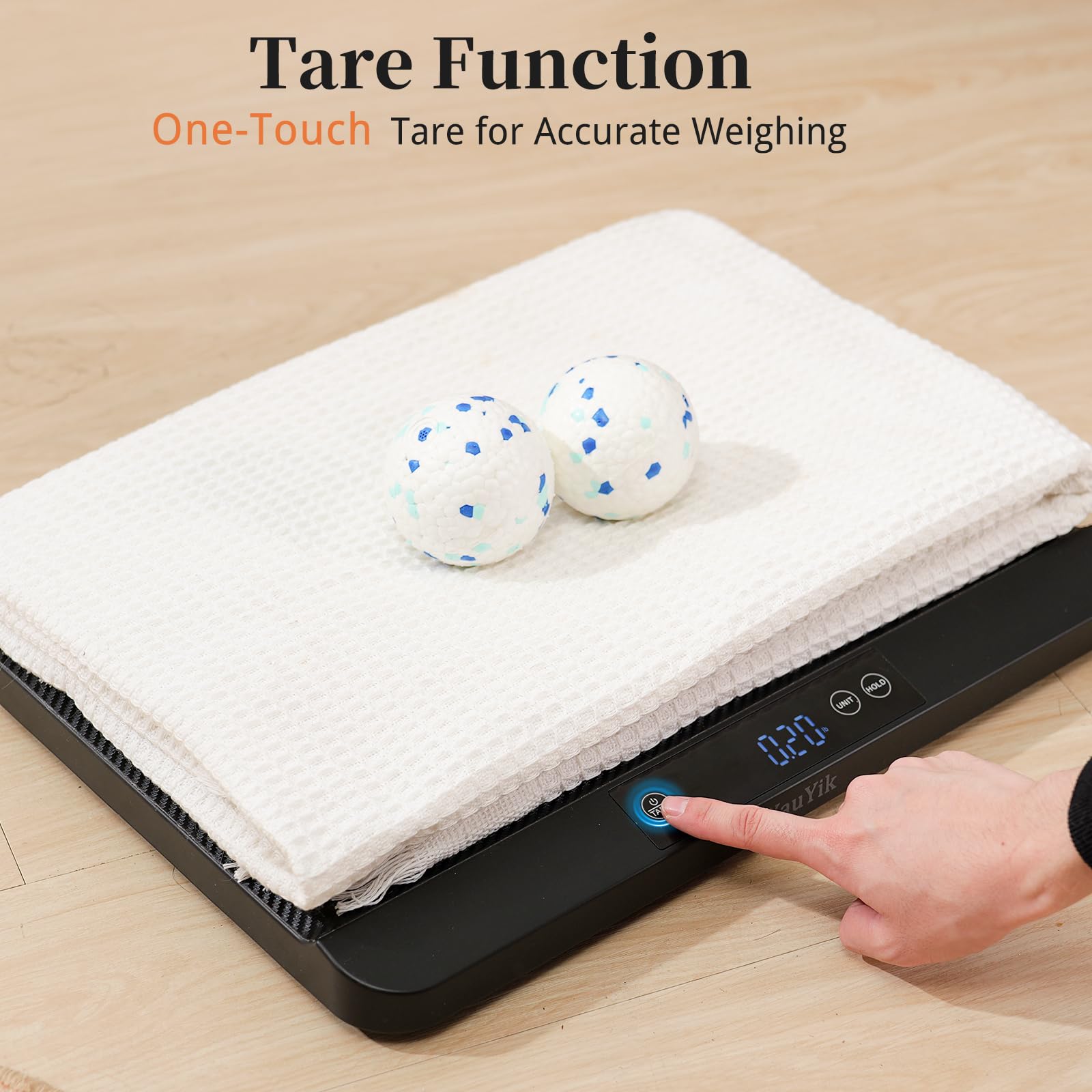 YauYik digital pet scale carbon fiber surface provides reliable grip.