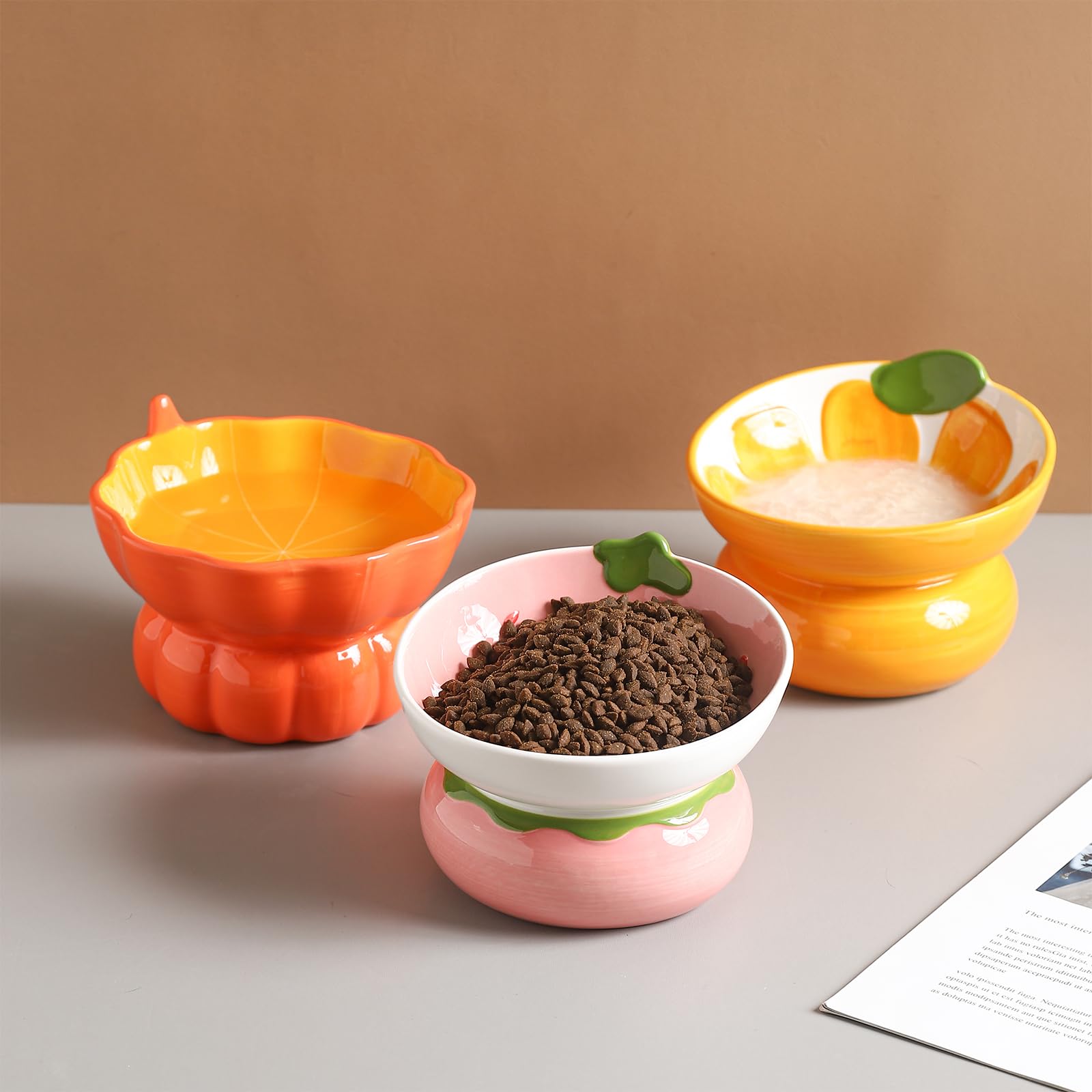 Yeexoxow orange cat bowl adds charm to home feeding areas.