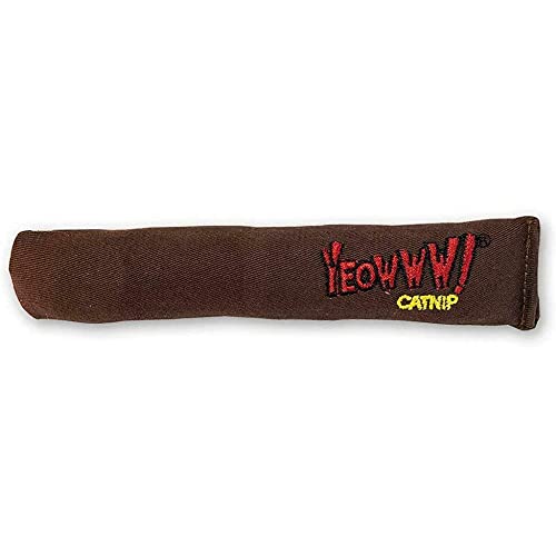 Yeowww! Catnip Cigar packaging highlights USA-made design and premium catnip.