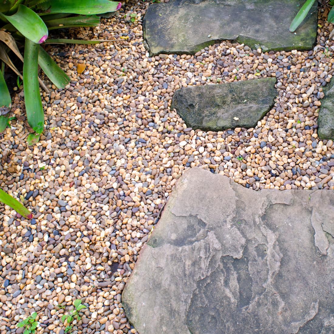 YISZM decorative stones add texture for fountains and paths.