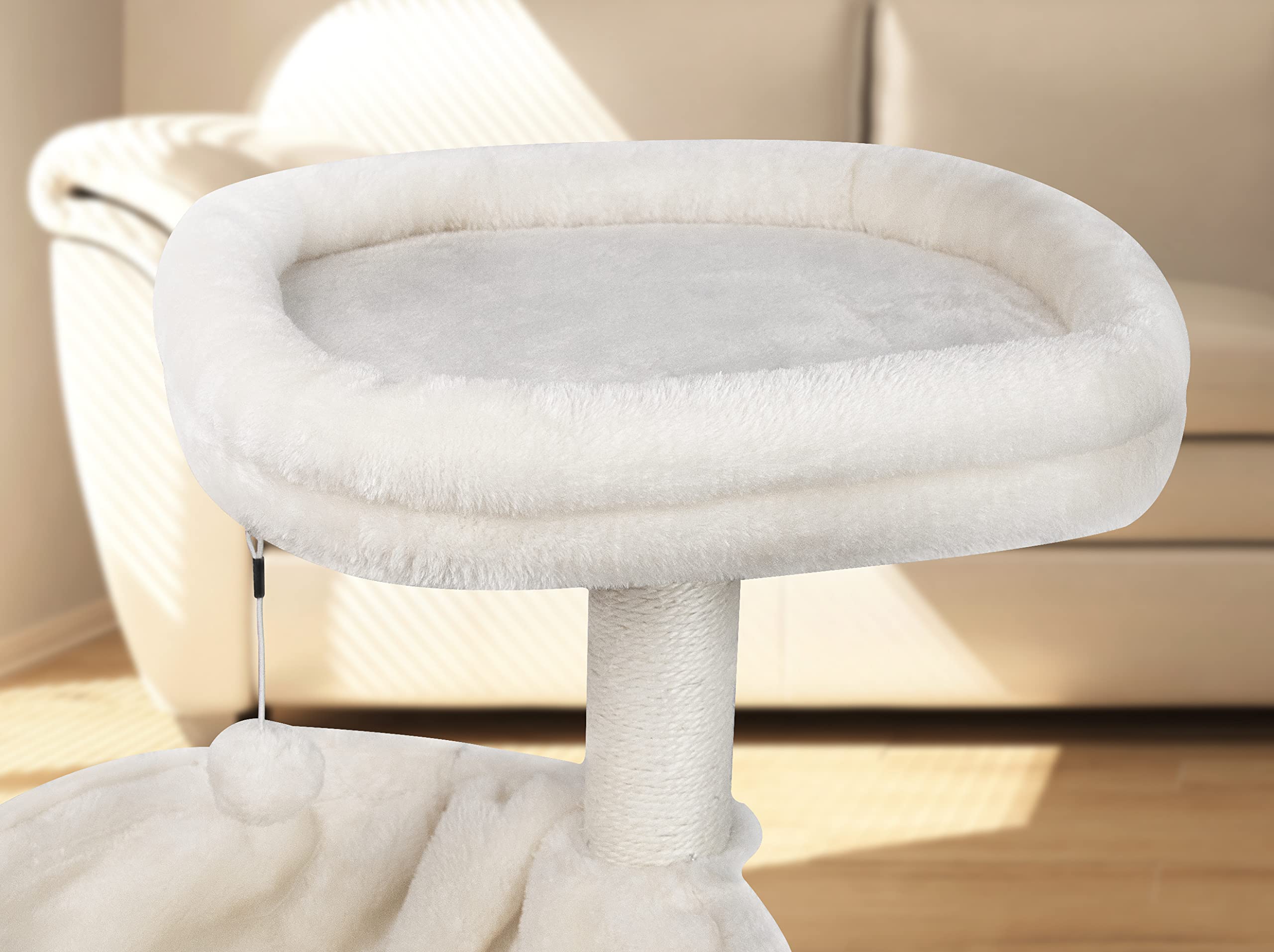 YUNIQUE big condo offers cozy sleeping and lookout space.