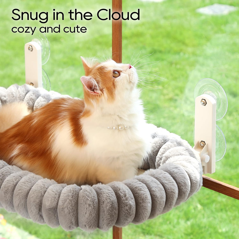 Zakkart SnugCloud large-cat friendly design accommodates bigger feline friends.