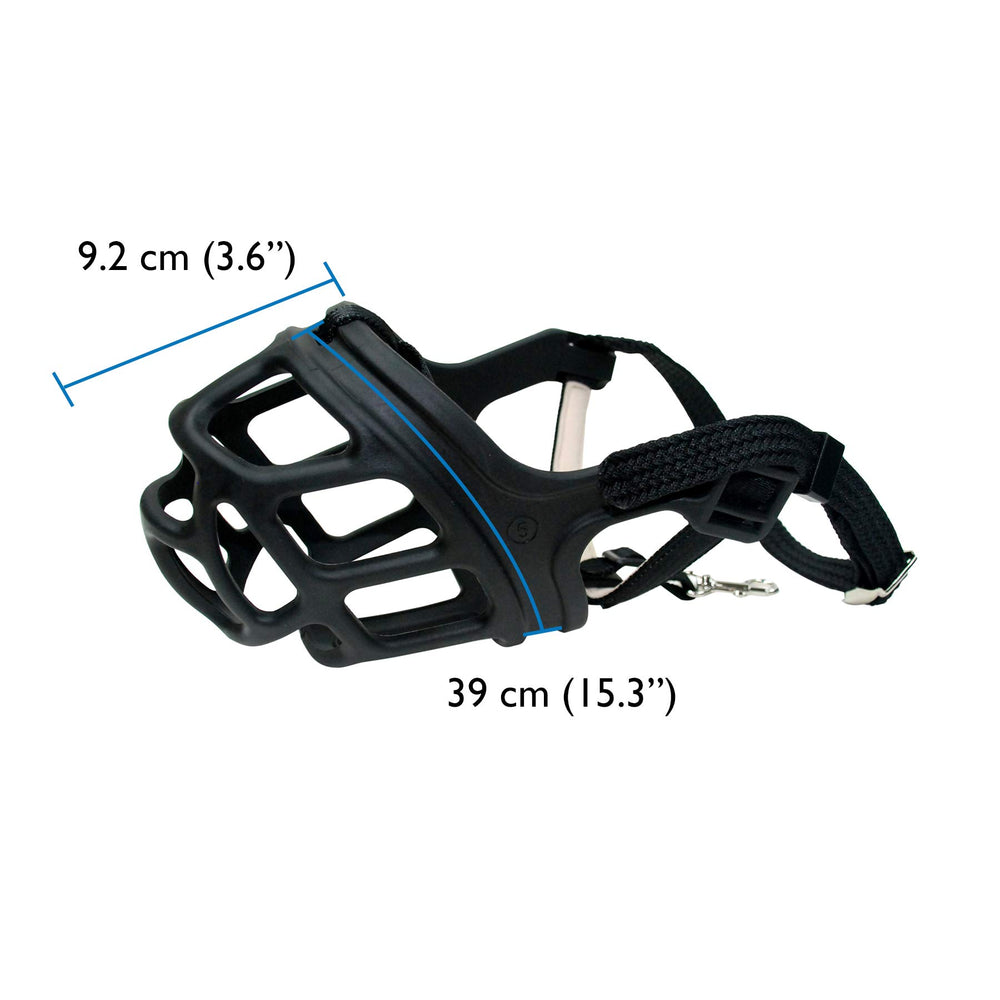 ZEUS Alpha muzzle in vet visits scene suggests reduced stress and easier handling.