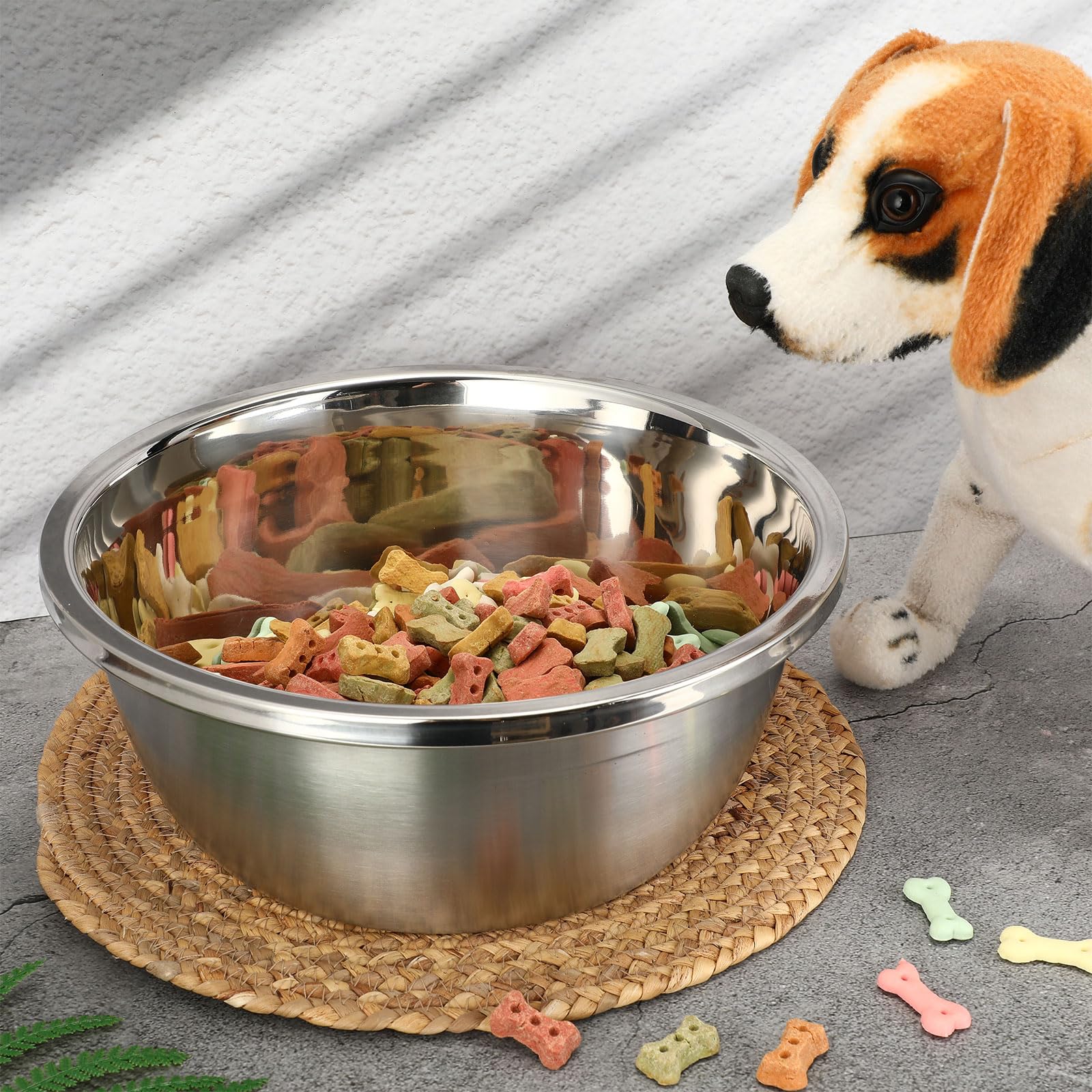 Ziliny silver metal bowls add a classic touch to your pet's feeding area.