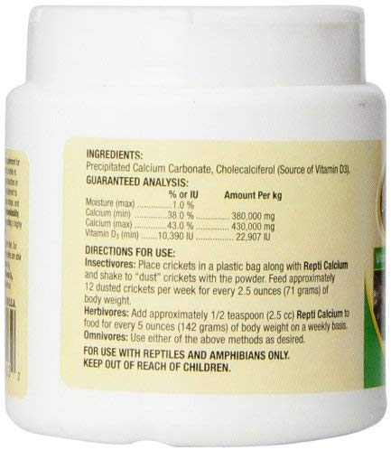 Zoo Med Repti Calcium D3 powder close-up shows fine texture aiding mixing.