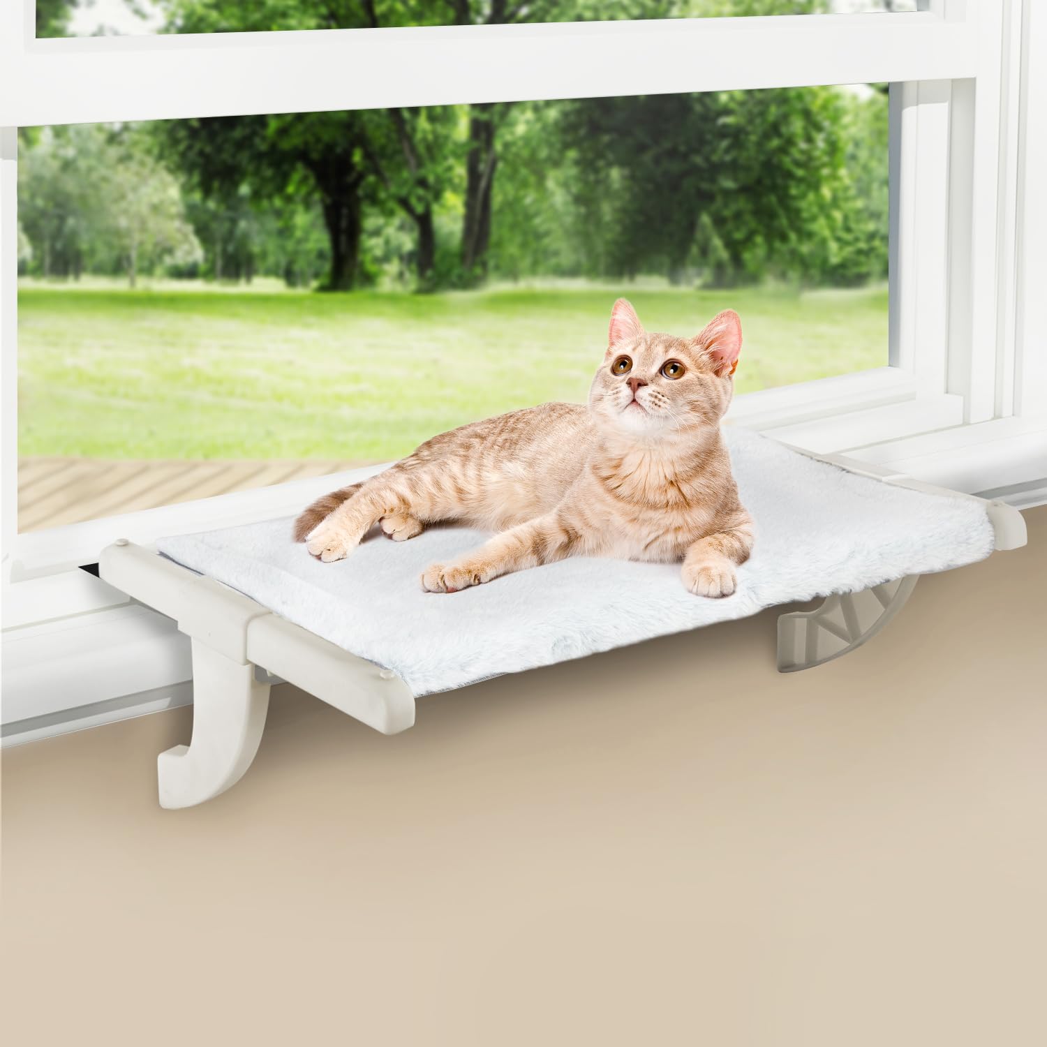Zoratoo Window Sill Perch assembly step demonstrates tool-free setup for quick use.